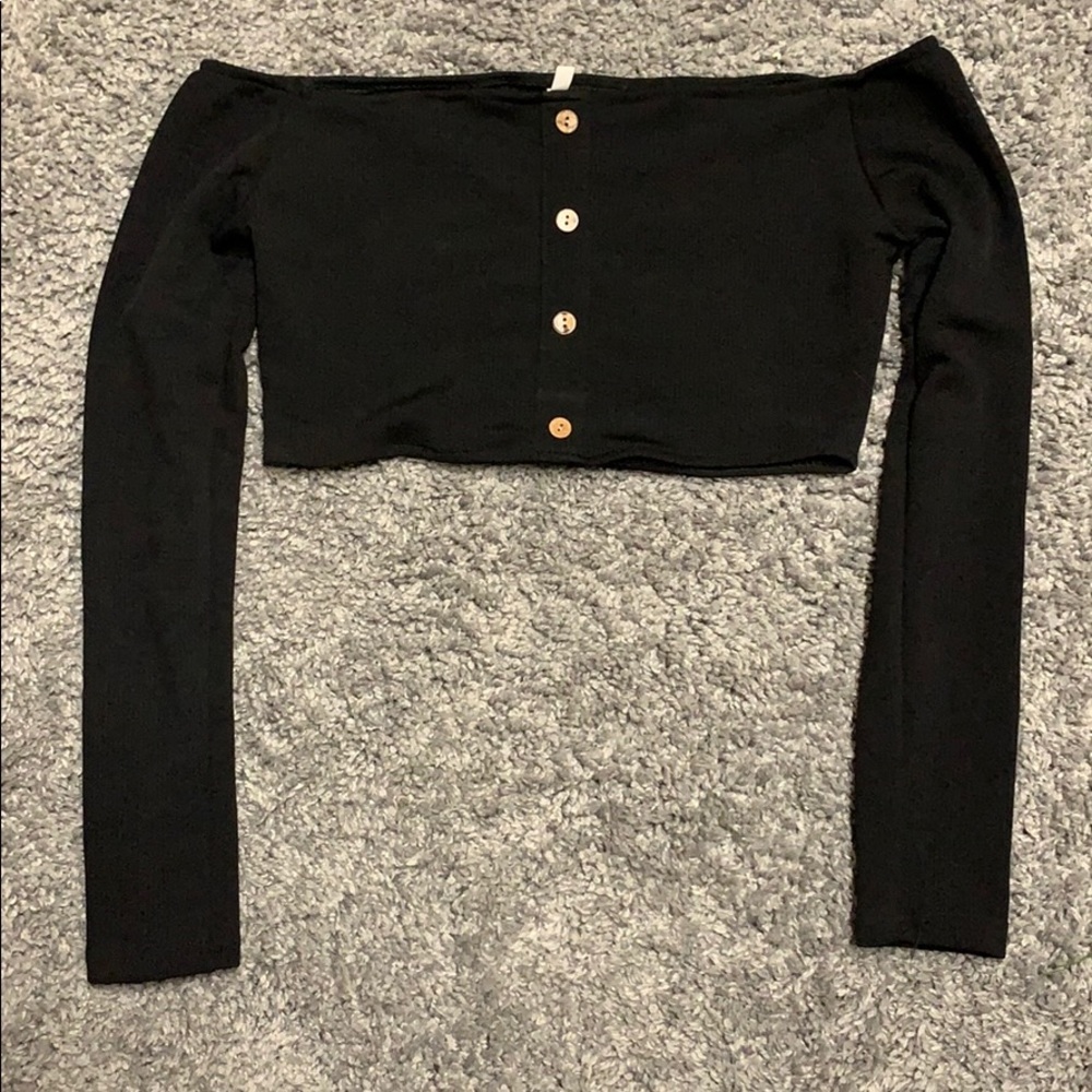 black crop top longsleeve